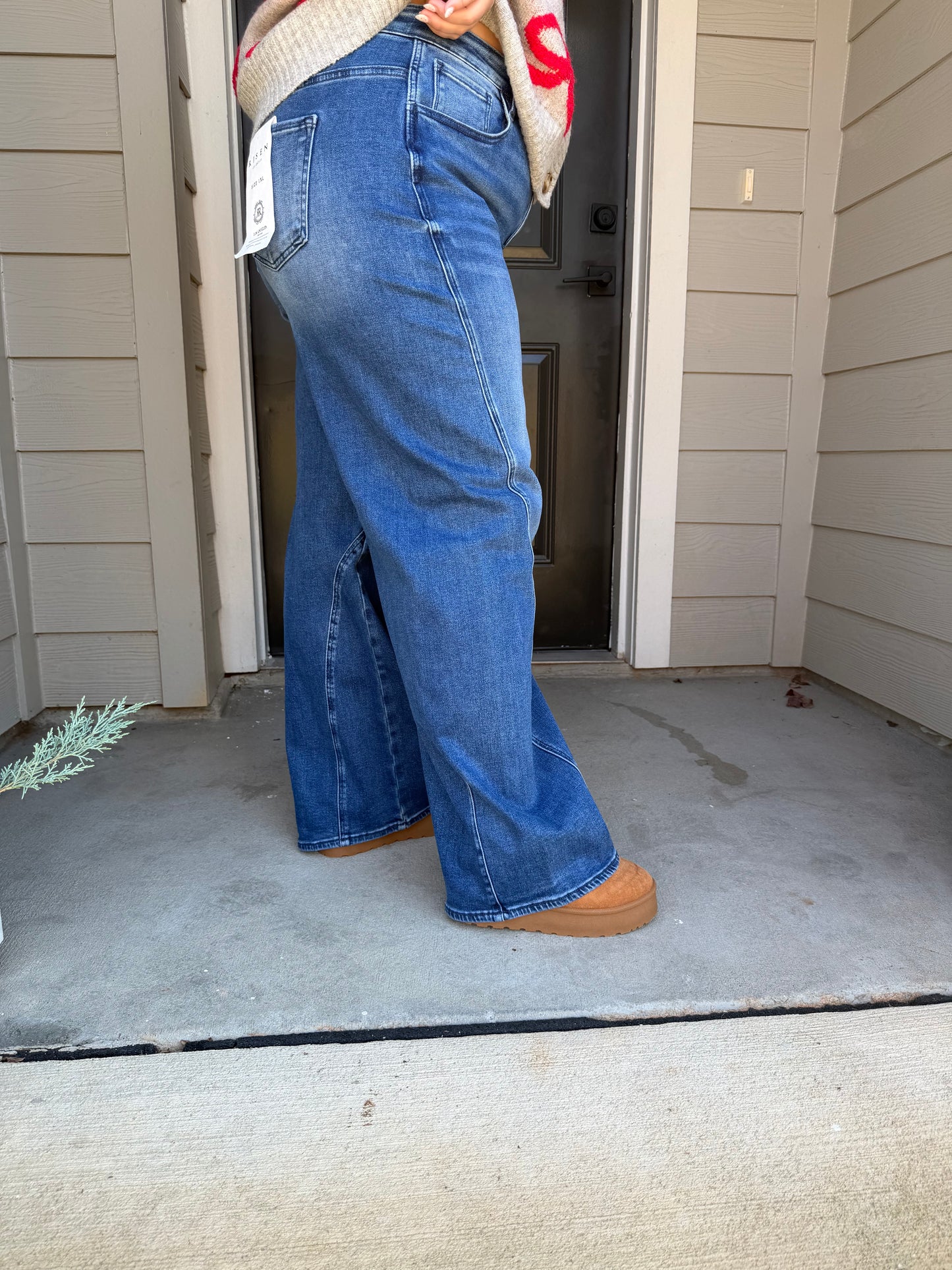 The Curvy Barrel Jeans